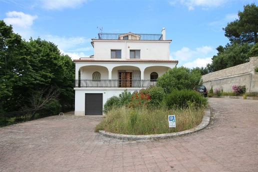 casa indipendente in vendita a Martina Franca in zona Pergolo