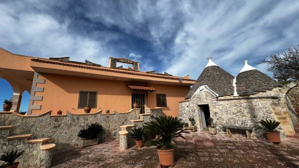 casa indipendente in vendita a Martina Franca in zona Papadomenico