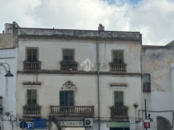 esavano in vendita a Martina Franca