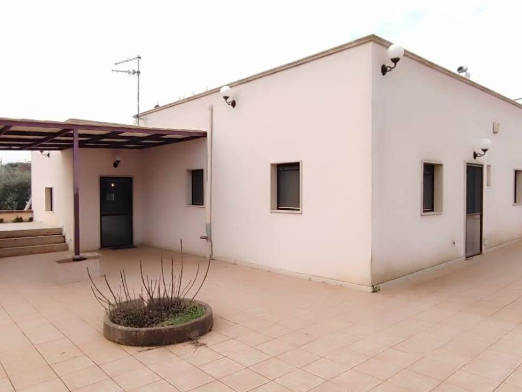 casa indipendente in vendita a Martina Franca in zona Nigri