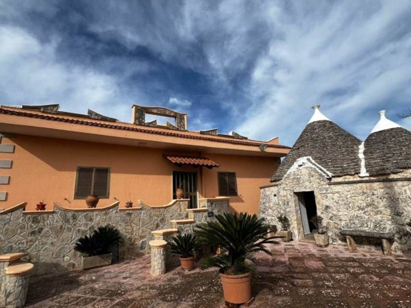 casa indipendente in vendita a Martina Franca in zona Papadomenico