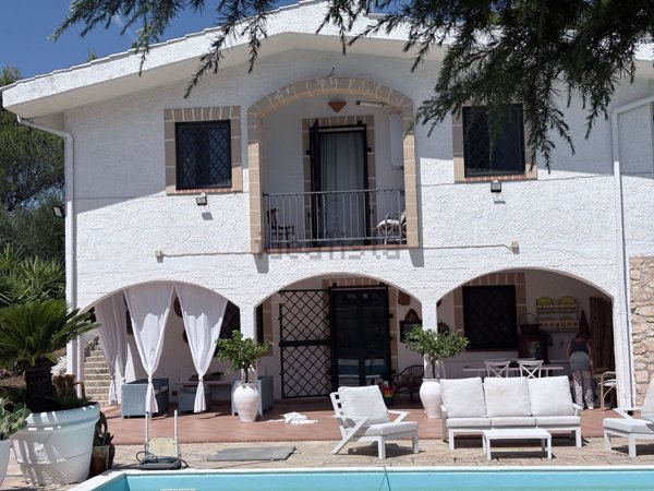 casa indipendente in vendita a Martina Franca