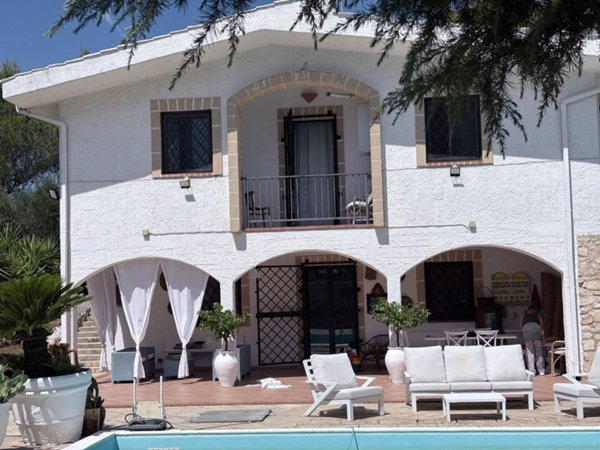 casa indipendente in vendita a Martina Franca