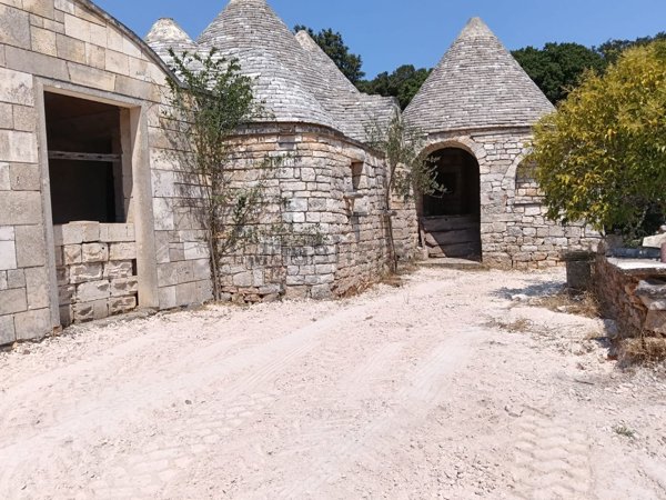 pentavano in vendita a Martina Franca in zona Monte Ilario