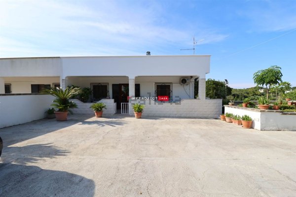 casa indipendente in vendita a Martina Franca in zona Montetulio