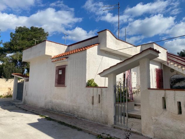 casa indipendente in vendita a Maruggio