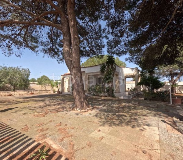 casa indipendente in vendita a Maruggio