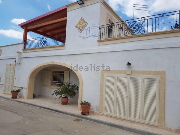 casa indipendente in vendita a Maruggio