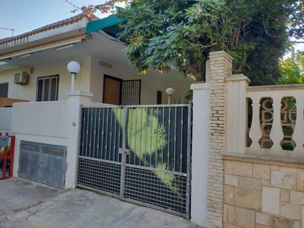 casa indipendente in vendita a Maruggio