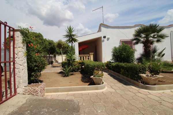casa indipendente in vendita a Maruggio in zona Acqua Dolce