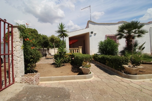 casa indipendente in vendita a Maruggio in zona Acqua Dolce