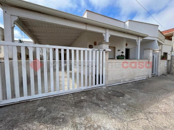casa indipendente in vendita a Maruggio