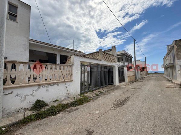 casa indipendente in vendita a Maruggio