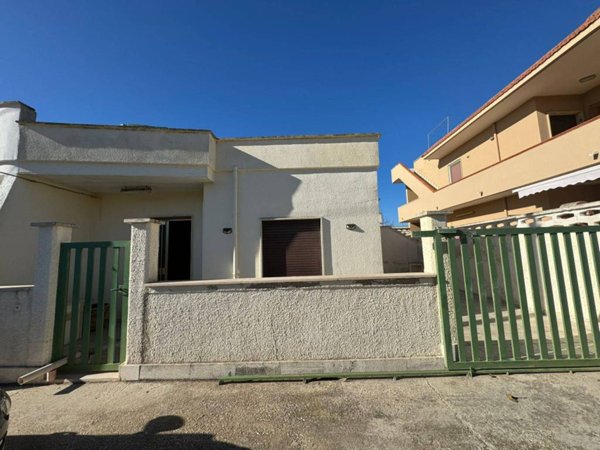 casa indipendente in vendita a Maruggio