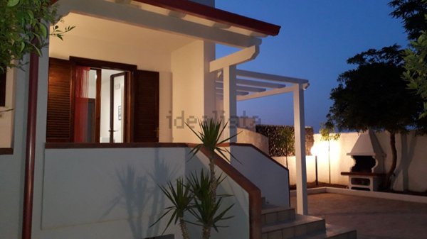 casa indipendente in vendita a Maruggio