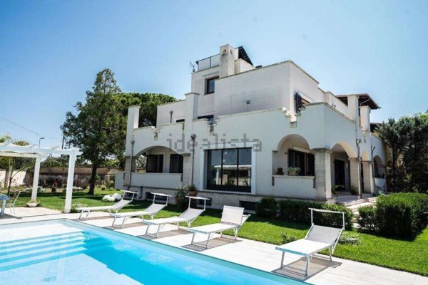 casa indipendente in vendita a Maruggio