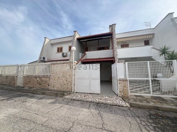 casa indipendente in vendita a Maruggio