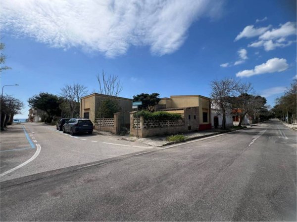 casa indipendente in vendita a Maruggio