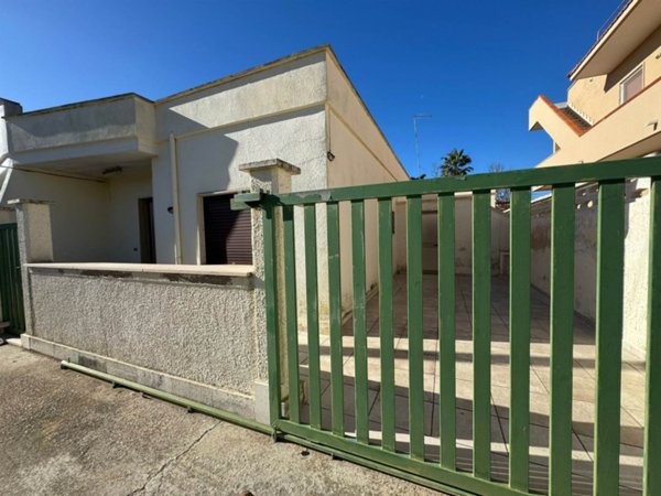 casa indipendente in vendita a Maruggio