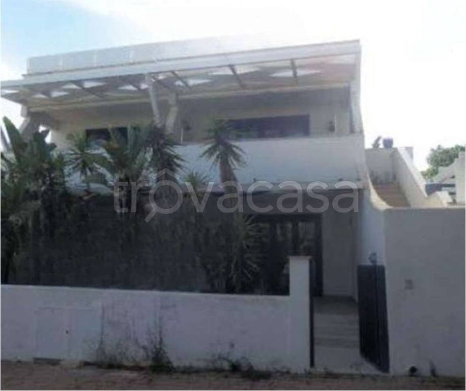 casa indipendente in vendita a Maruggio