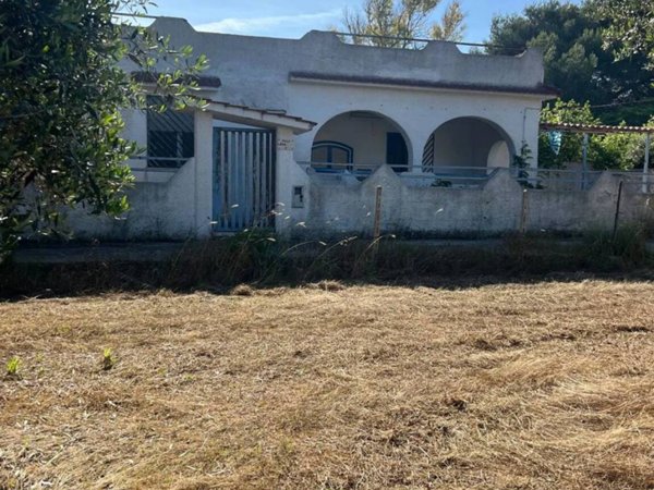 casa indipendente in vendita a Maruggio in zona Acqua Dolce