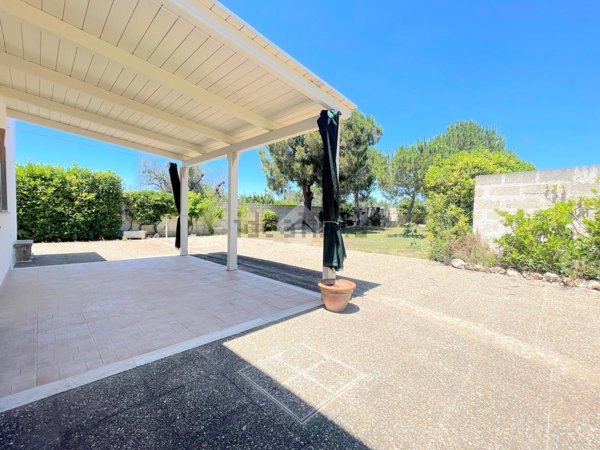 casa indipendente in vendita a Maruggio in zona Acqua Dolce