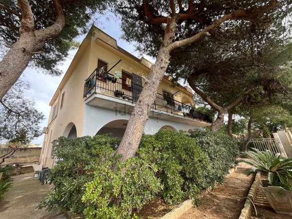 casa indipendente in vendita a Maruggio