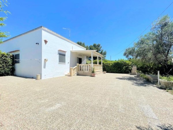 casa indipendente in vendita a Maruggio in zona Acqua Dolce