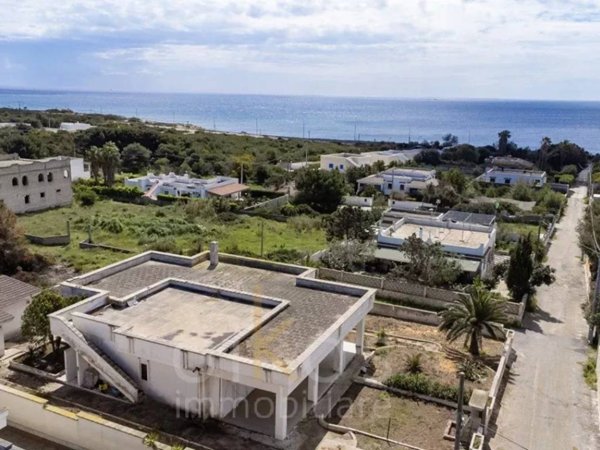 casa indipendente in vendita a Maruggio