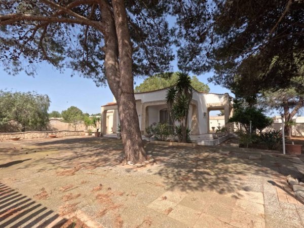 casa indipendente in vendita a Maruggio