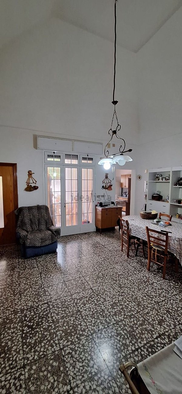 casa indipendente in vendita a Maruggio