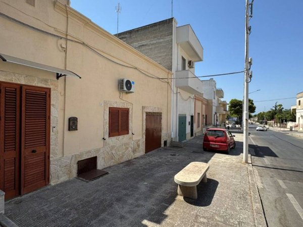 casa indipendente in vendita a Maruggio