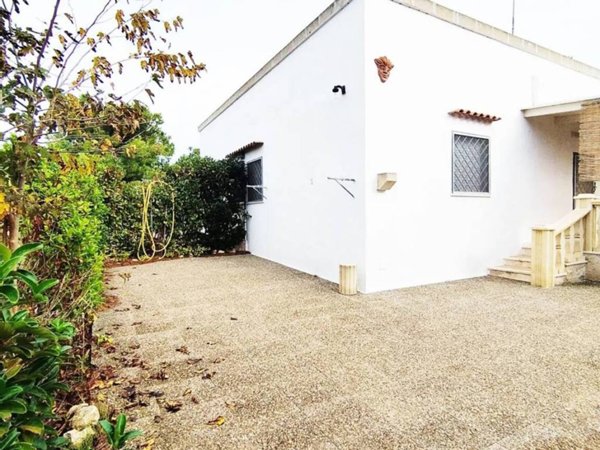 casa indipendente in vendita a Maruggio in zona Acqua Dolce
