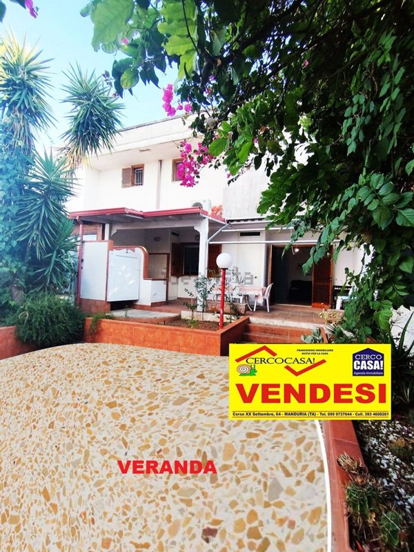 casa indipendente in vendita a Maruggio