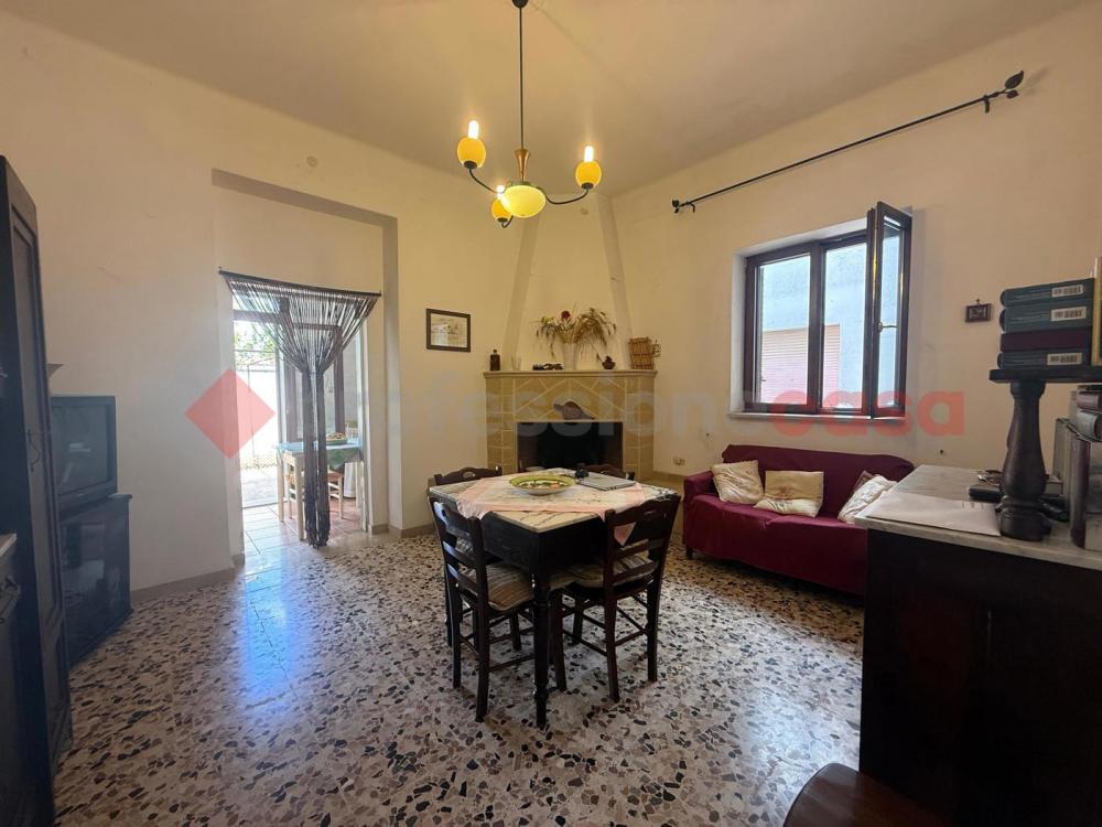 casa indipendente in vendita a Maruggio