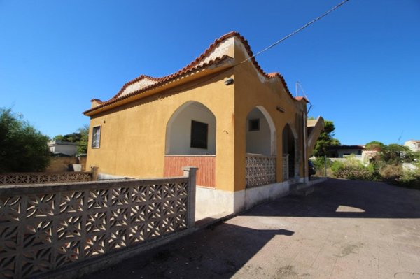 casa indipendente in vendita a Maruggio in zona Acqua Dolce