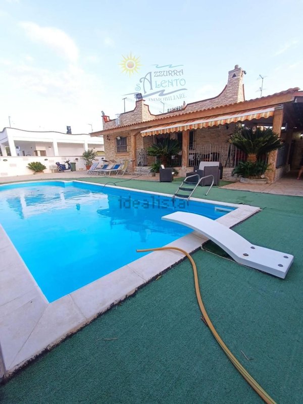 casa indipendente in vendita a Maruggio