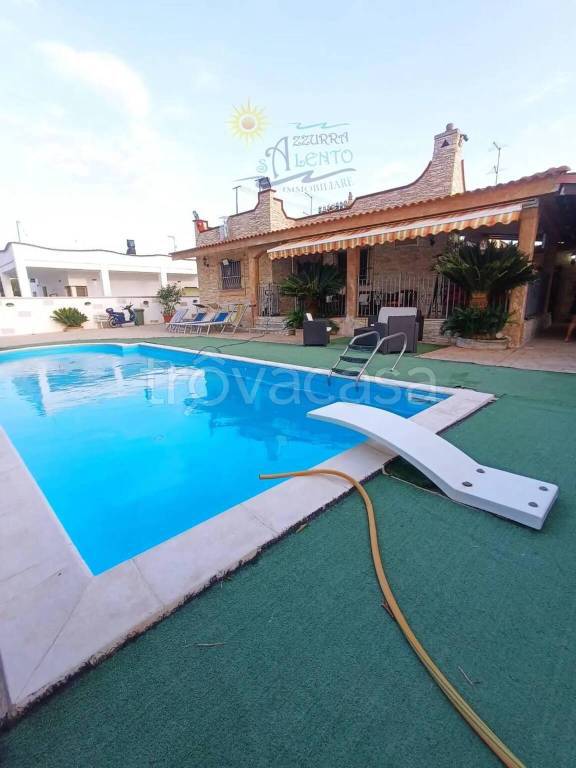 casa indipendente in vendita a Maruggio