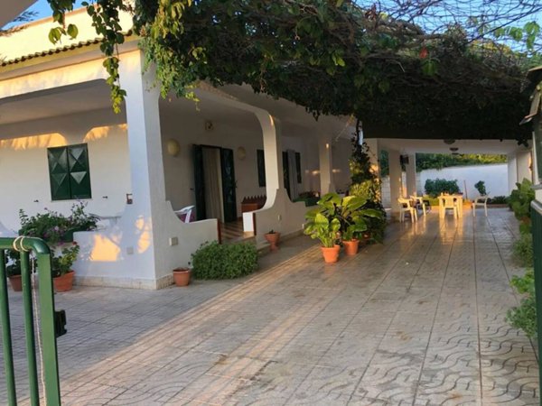 casa indipendente in vendita a Maruggio