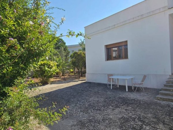 casa indipendente in vendita a Maruggio