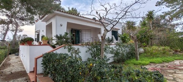 casa indipendente in vendita a Maruggio