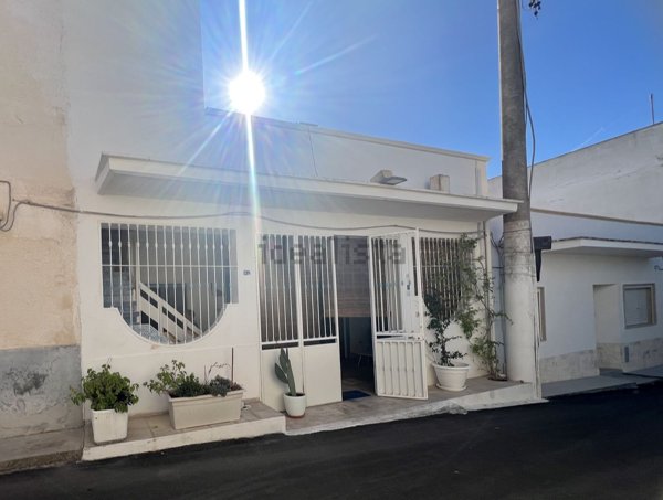 casa indipendente in vendita a Maruggio