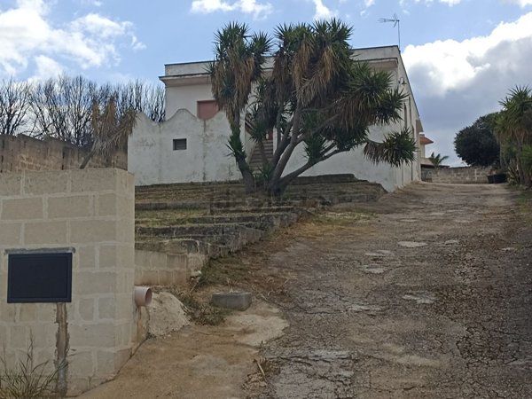 casa indipendente in vendita a Maruggio