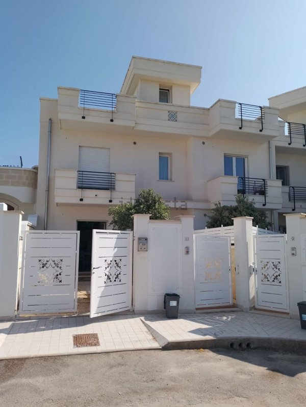 casa indipendente in vendita a Maruggio