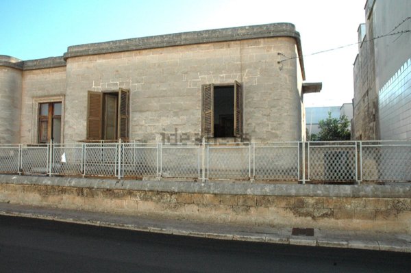 casa indipendente in vendita a Maruggio