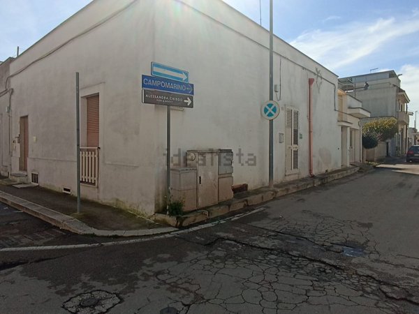 casa indipendente in vendita a Maruggio