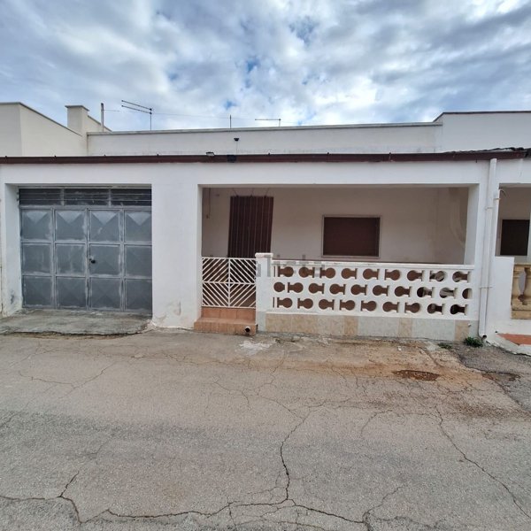 casa indipendente in vendita a Maruggio in zona Acqua Dolce