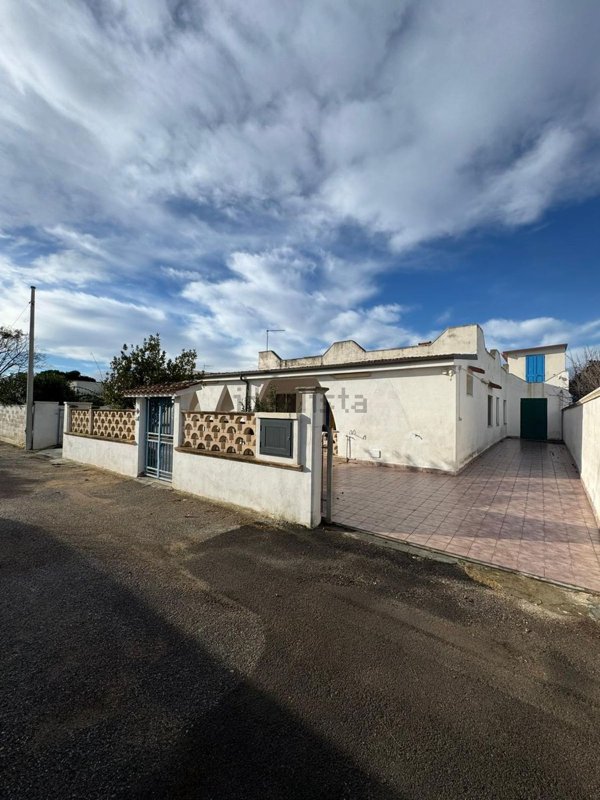 casa indipendente in vendita a Maruggio