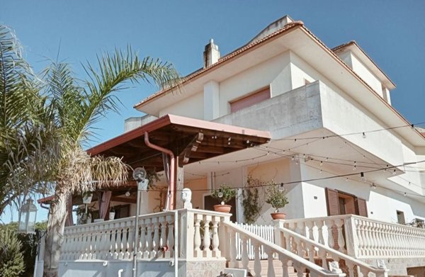 casa indipendente in vendita a Maruggio