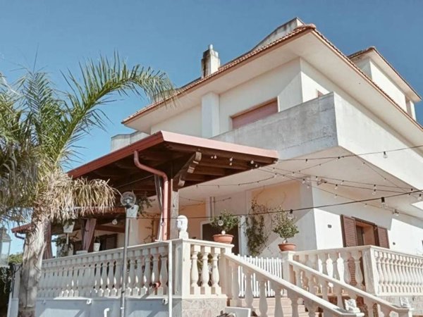 casa indipendente in vendita a Maruggio
